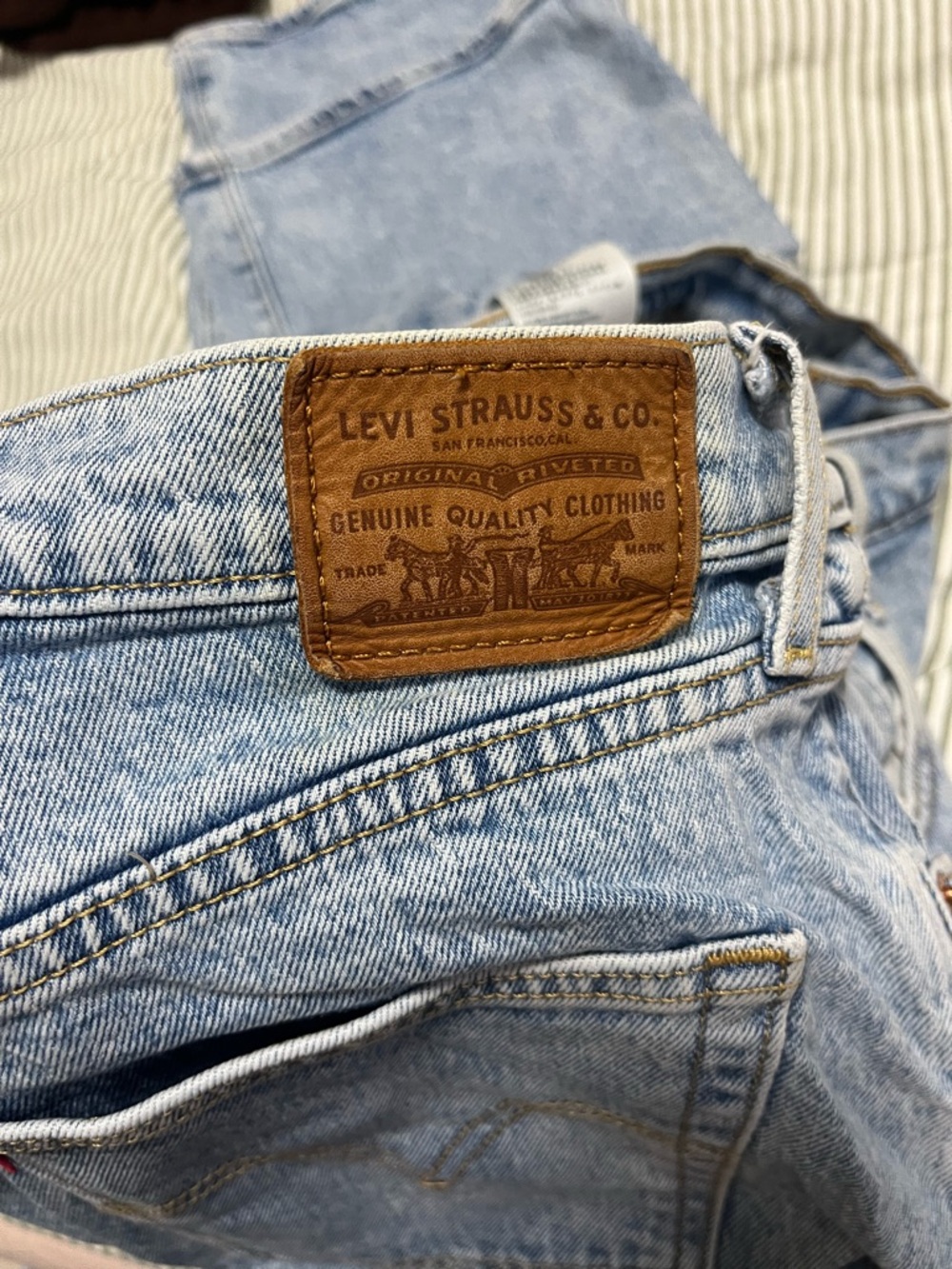 LEVIS Ribcage Straight Jeans - Picture 10 of 10